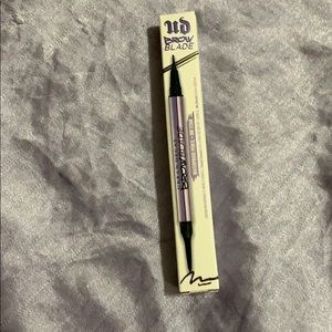New UD Brow Blade in Dark Drapes (Dark Brown)